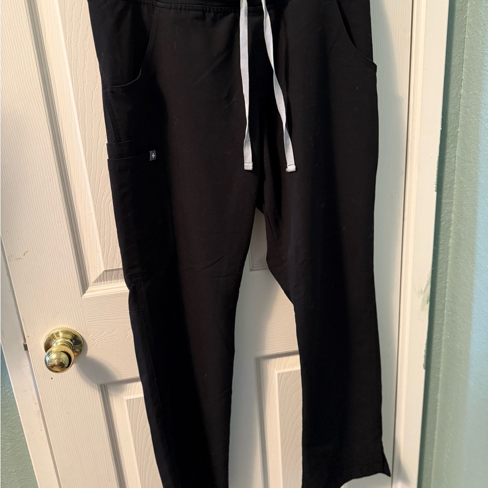 Women’s Figs Black Scrub bottoms